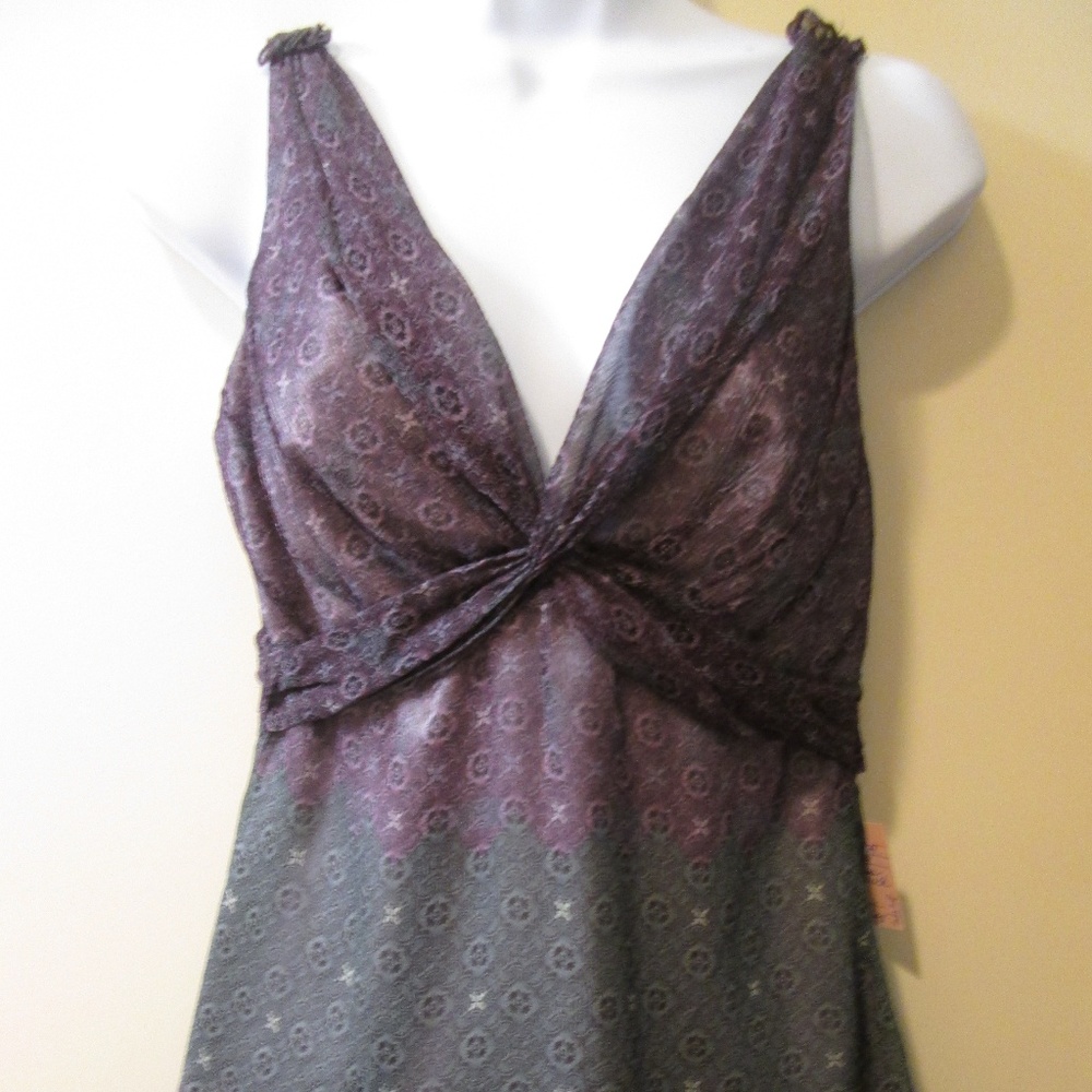 TAHARI BRAND/ SIZE MEDIUM/ SILK TOP